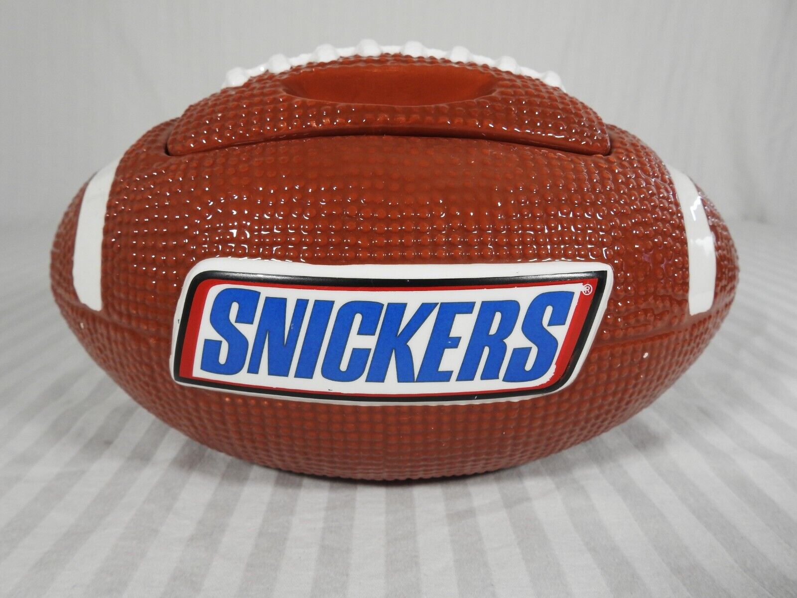 Ceramic Snickers Football Shaped Cookie/Candy Jar. Game Day Party. Galerie.