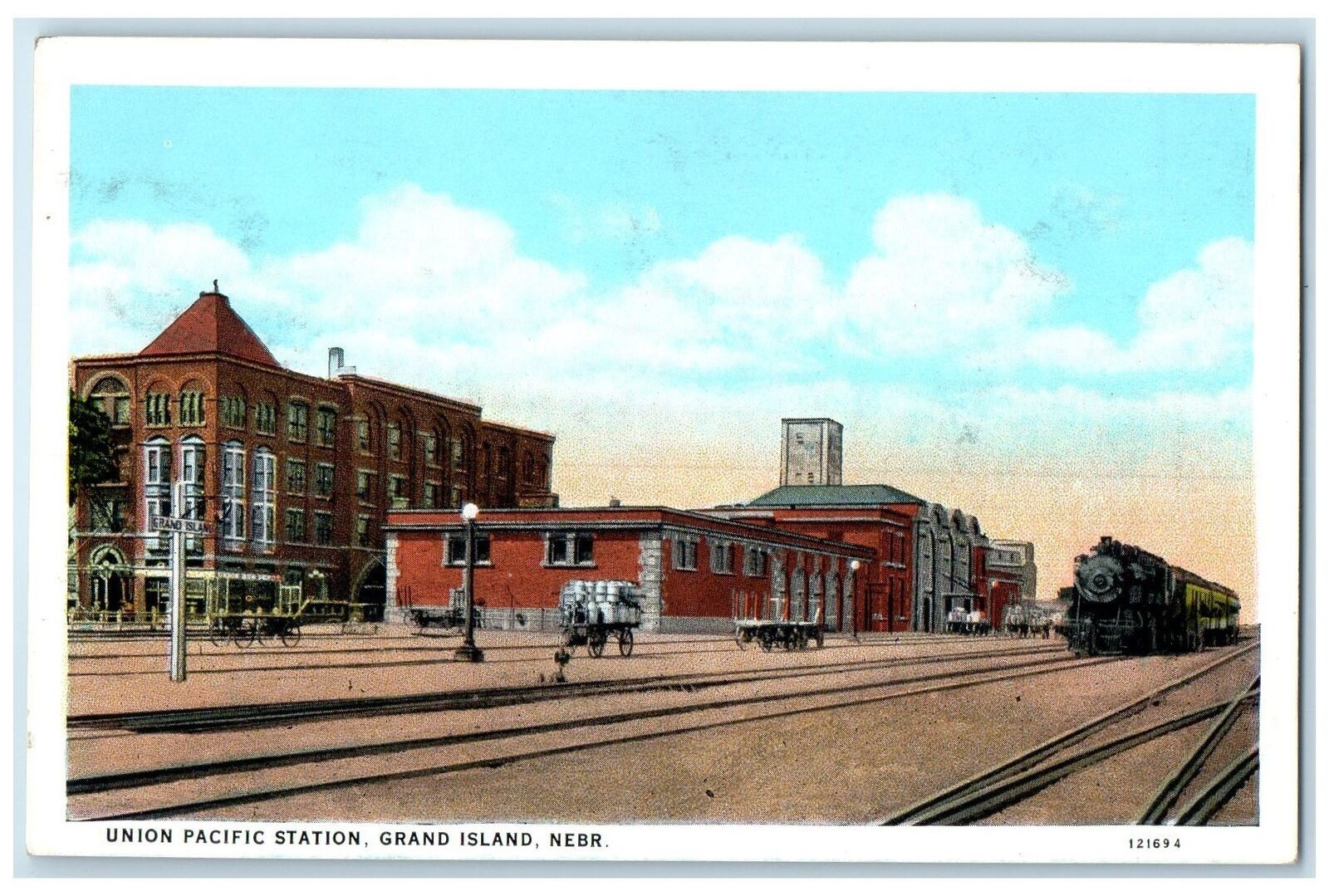 c1940s Union Pacific Station Exterior Roadside Grand Island Nebraska NE Postcard