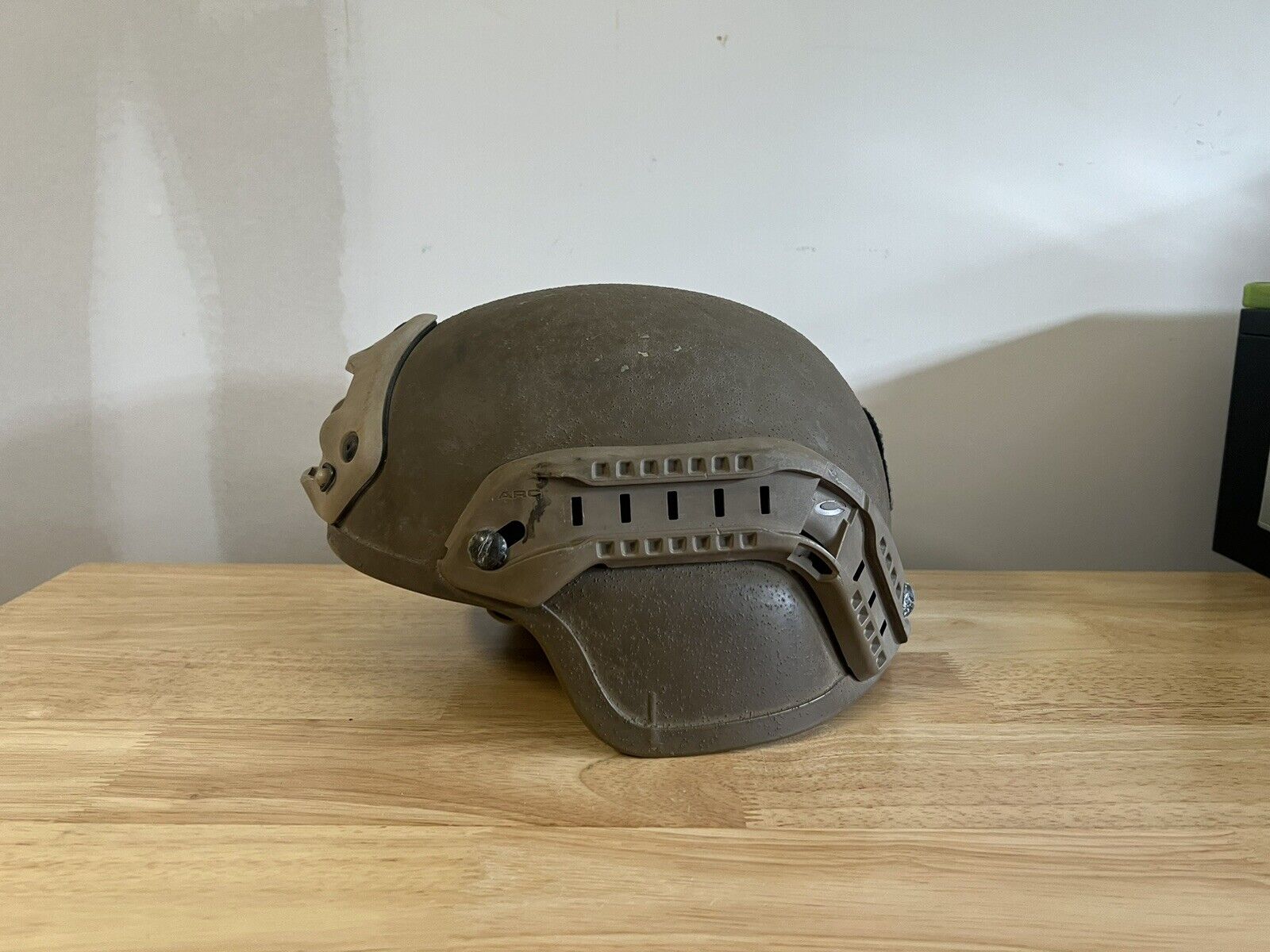 usmc ECH mid cut gentex helmet- size medium