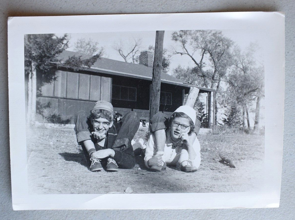 Girls Weird Strange Unusual Double Jointed Trick ~ Vintage 1950\'s Snapshot PHOTO