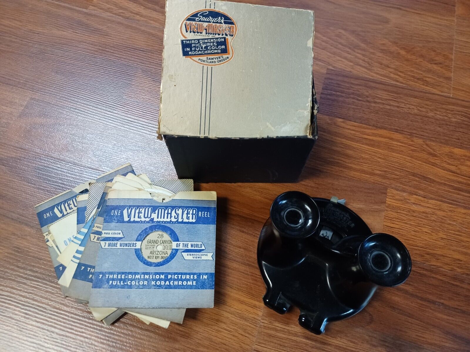 Sawyer\'s View-Master Model B and 16 Reels - Works