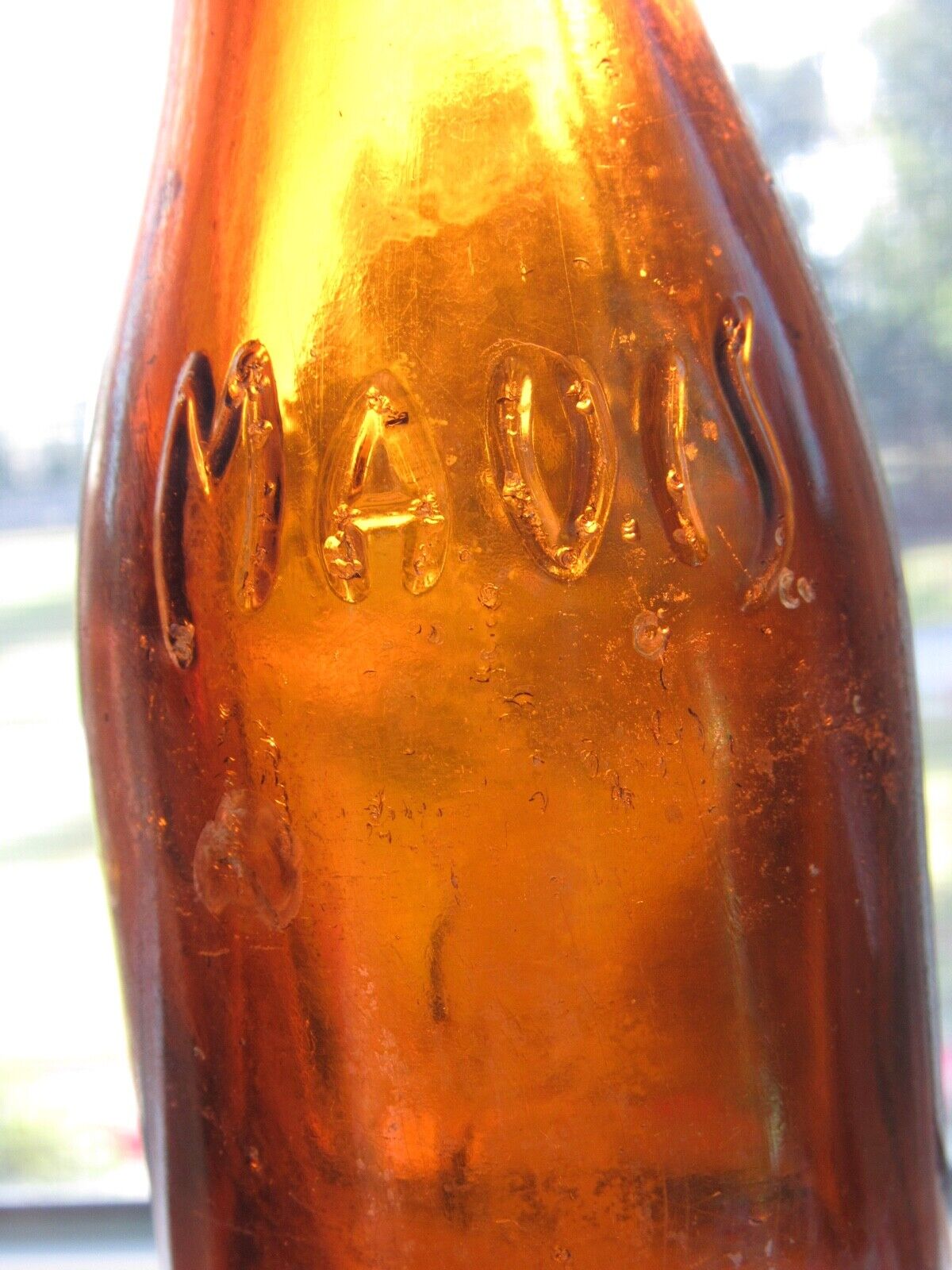 1922  MAUI\'S  Beverage Co. Art Deco Bottle - Root Glass Company