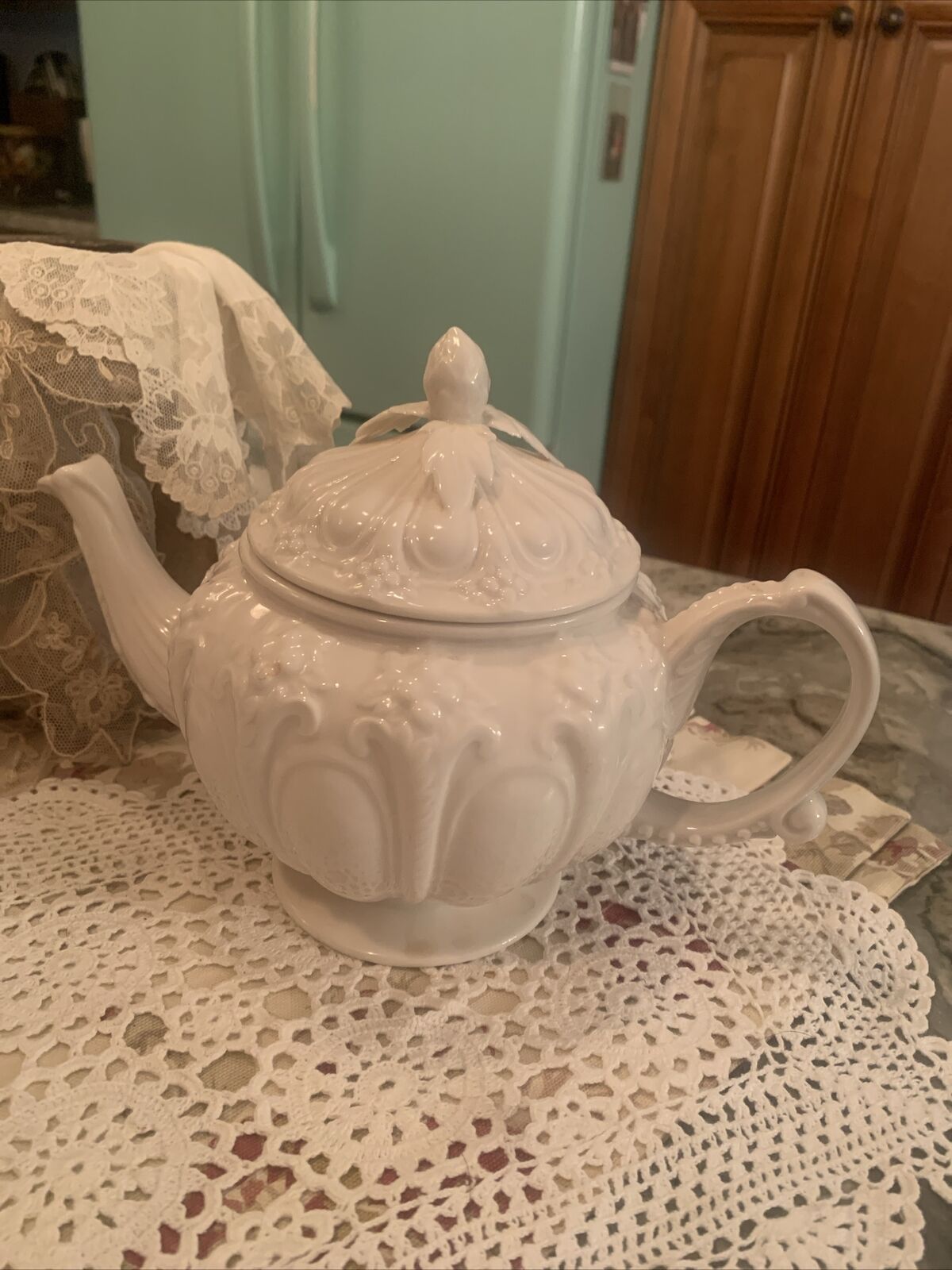 I Godinger & Co Porcelain Teapot Flowers Ornate Leaves White Romantic Farmhouse