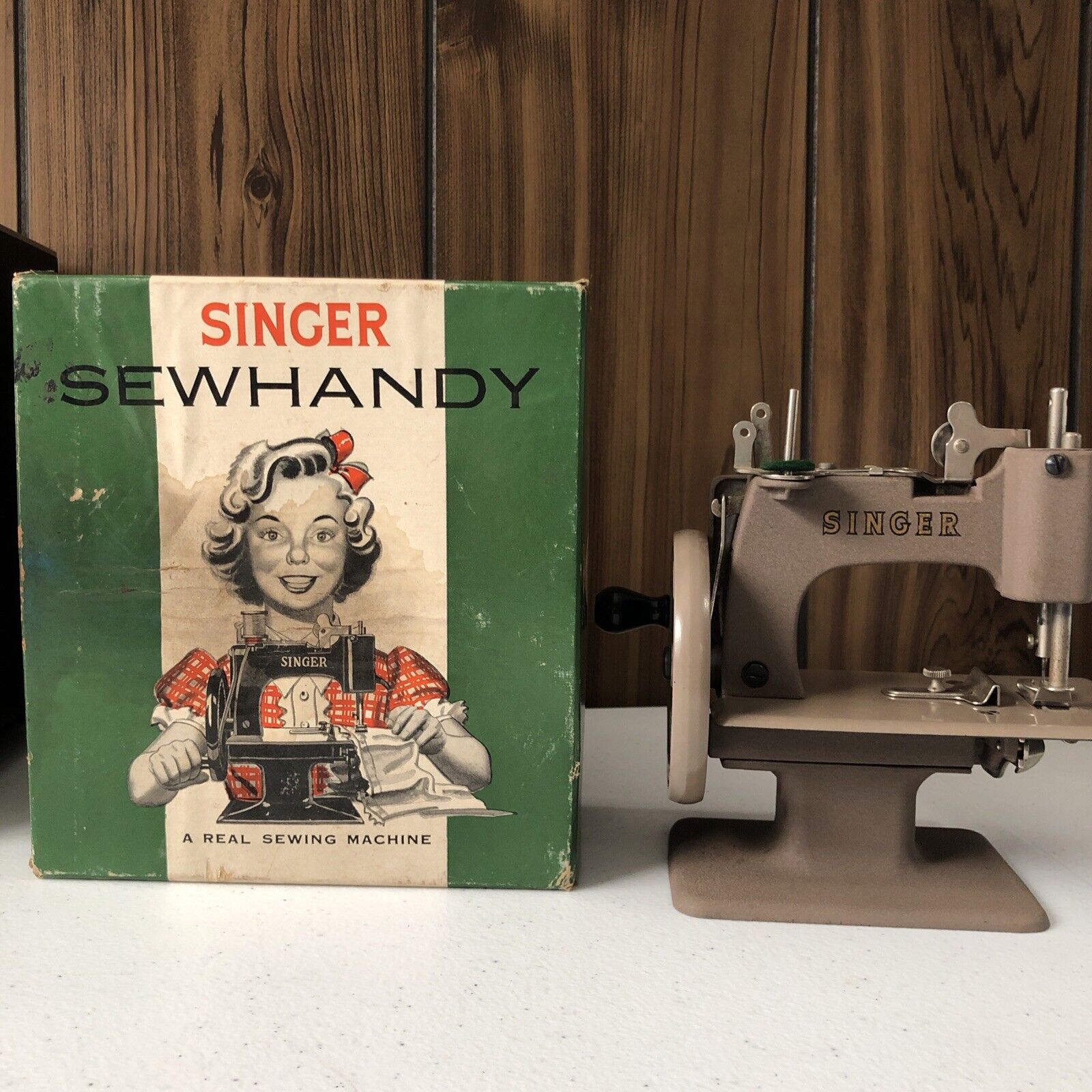 Vintage SINGER Model 20 Sewhandy Child’s Toy Sewing Machine 1950's Biege