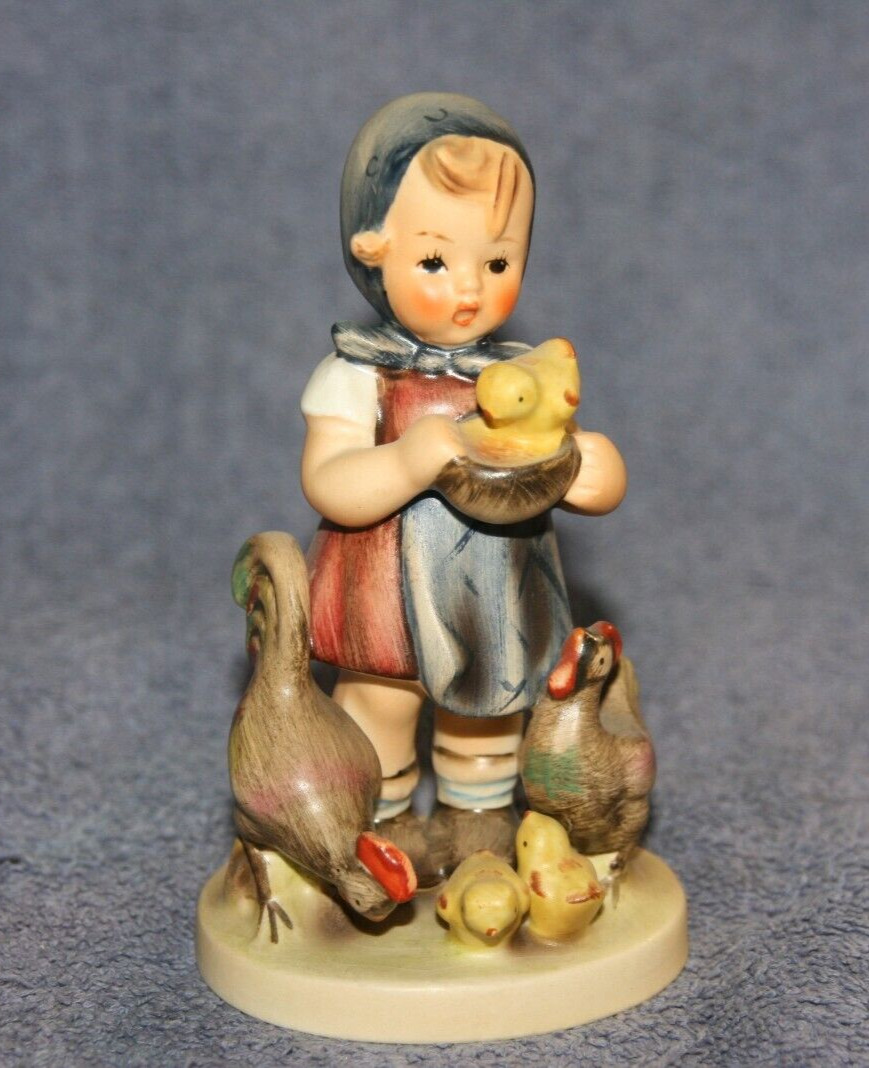🐝 Goebel 199/0 FEEDING TIME  figurine 1948 Girl feeding Chickens