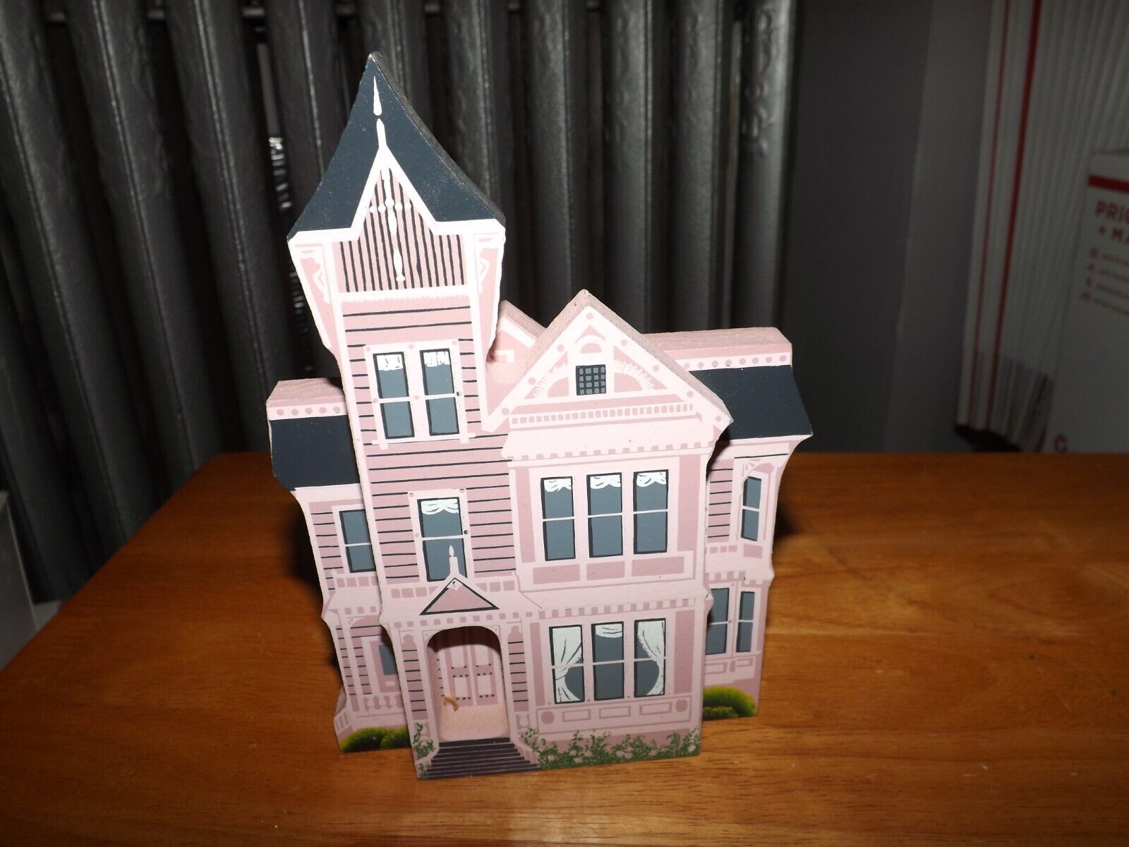 SHELIA\'S COLLECTIBLE WOOD HOUSE PITKIN HOUSE ROSE VICORIAN INN CA USED 1992