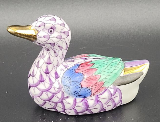 HEREND BABY DUCK FIGURINE  ***BRAND NEW***  LILAC FISHNET VHL 15519