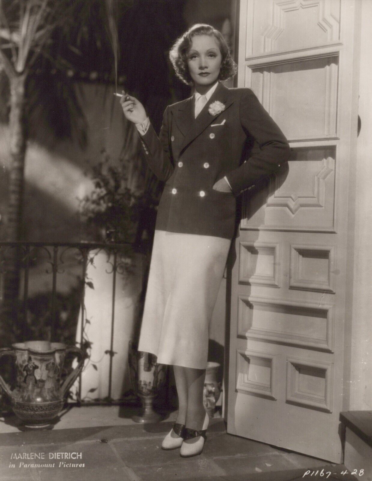 HOLLYWOOD BEAUTY MARLENE DIETRICH STYLISH POSE STUNNING PORTRAIT 1940s Photo C21