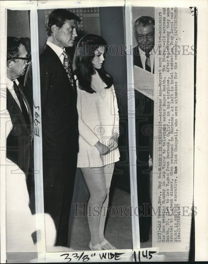 1967 Press Photo Actor Roger Smith & bride Ann Margret during their NV wedding