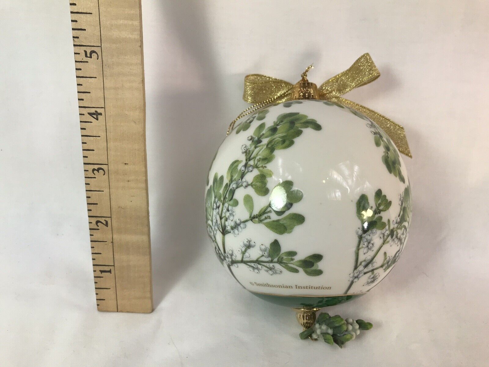 The Smithsonian Collection Goebel Mistletoe Kissing Ball Ornament Green 4”