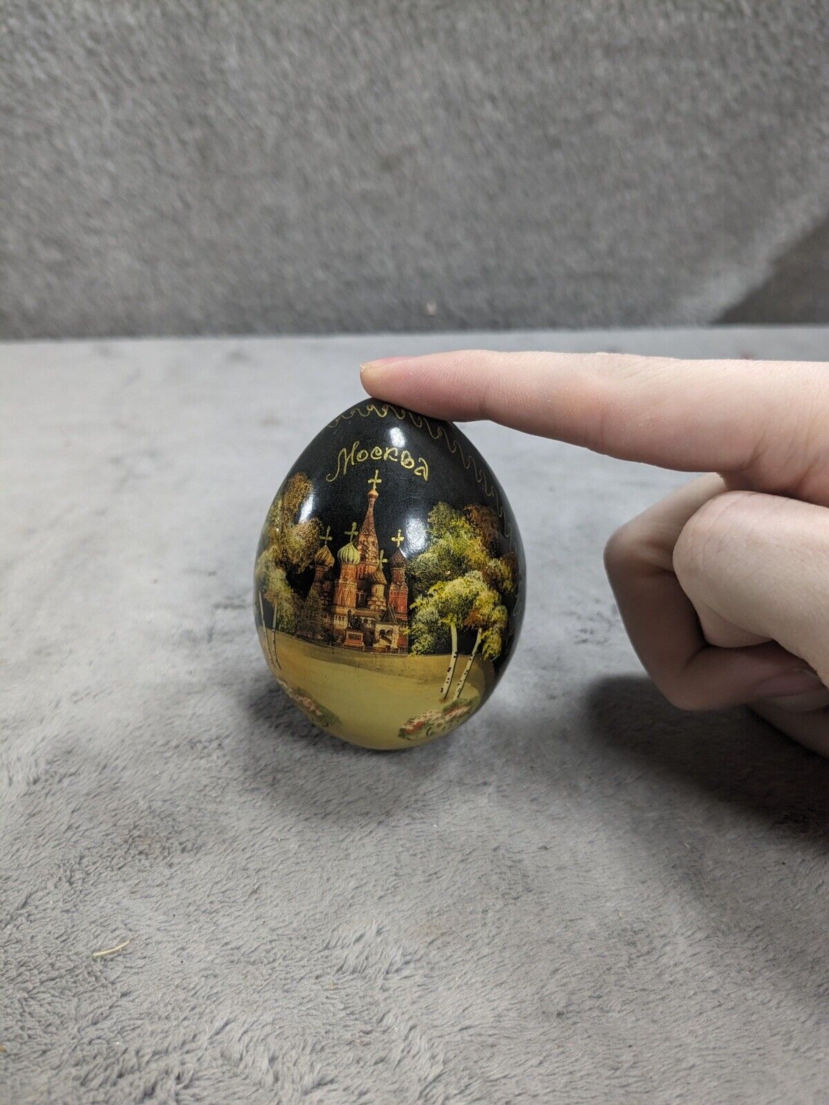 vintage painted egg Russian Russia Moscow souvenir lacquer building wood art 3”