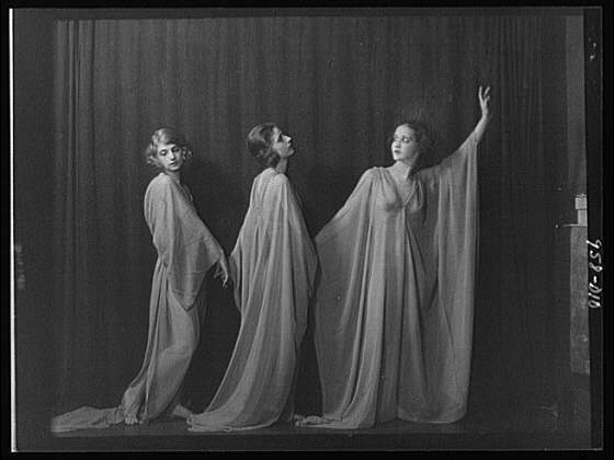 Isadora Duncan dancer,women,performers,hair,clothing,fabric,q,Arnold Genthe,1915