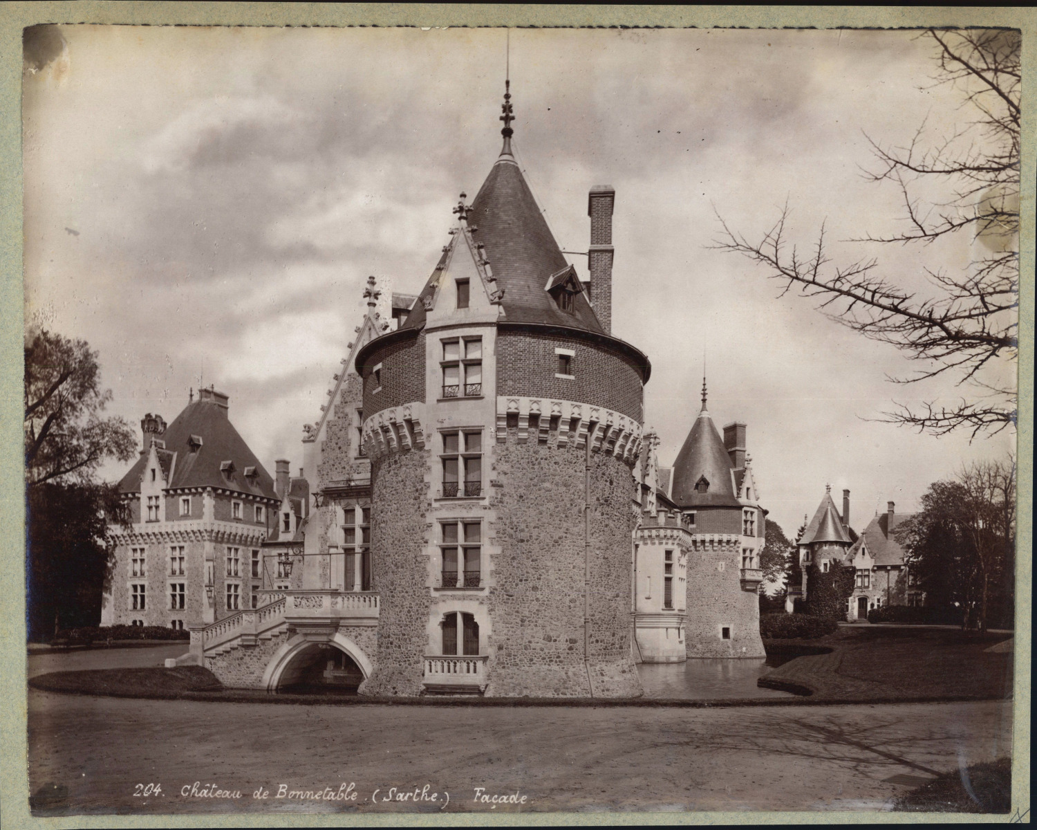 France, Briosne-lès-Sables, Château de Bonnétable, facade, ca.1880, vintage print