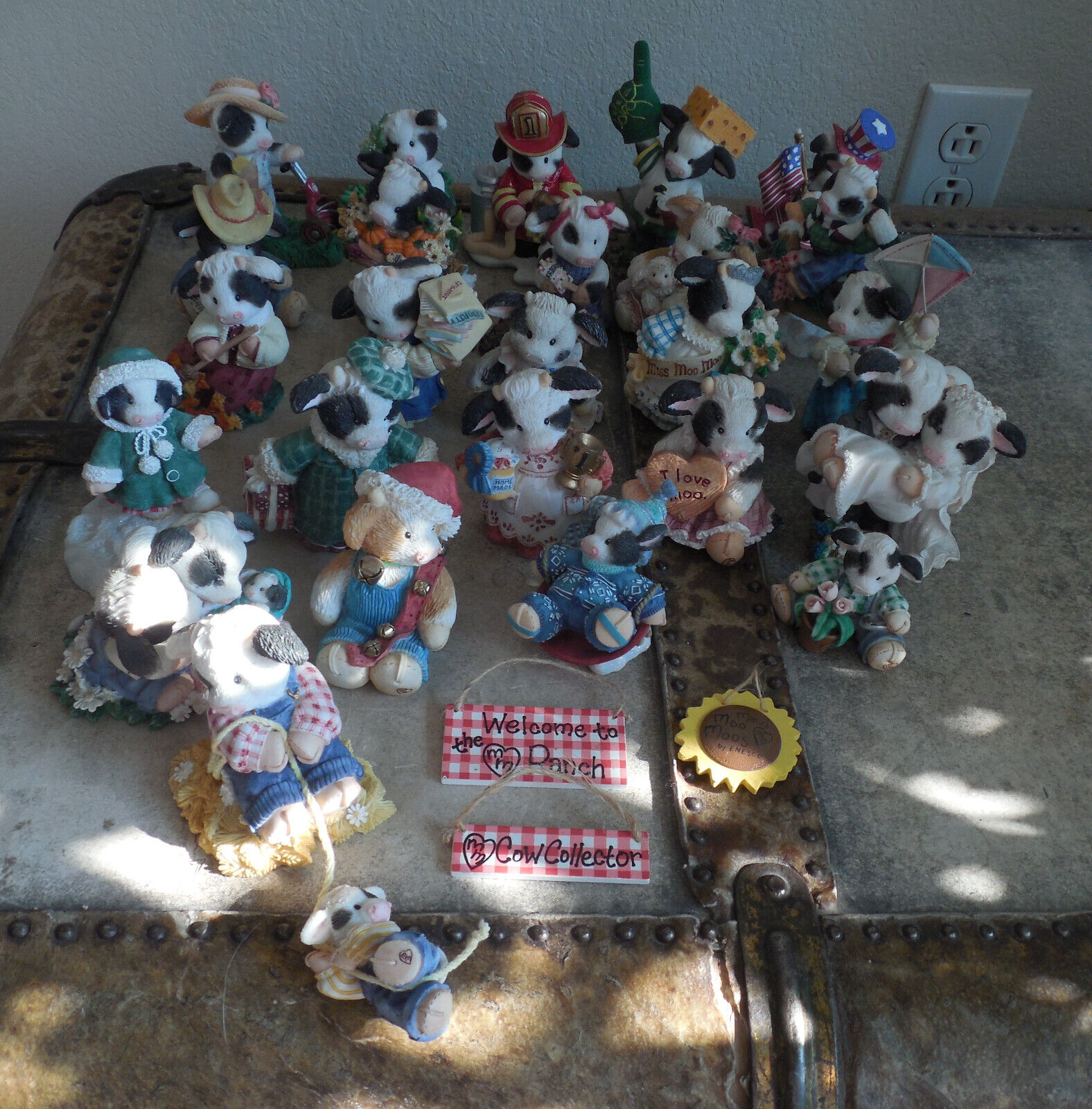 Mary’s Moo Moos Lot Of 25 Cute Cow Figurines  93-2000