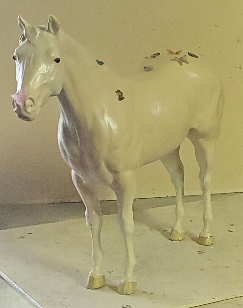 Breyer CM Cremello With Butterflies Lady Phase