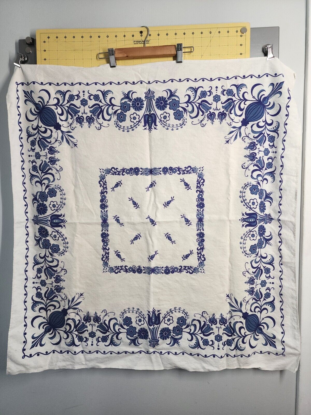 Vintage Square White Linen Tablecloth Blue Onion Design 36
