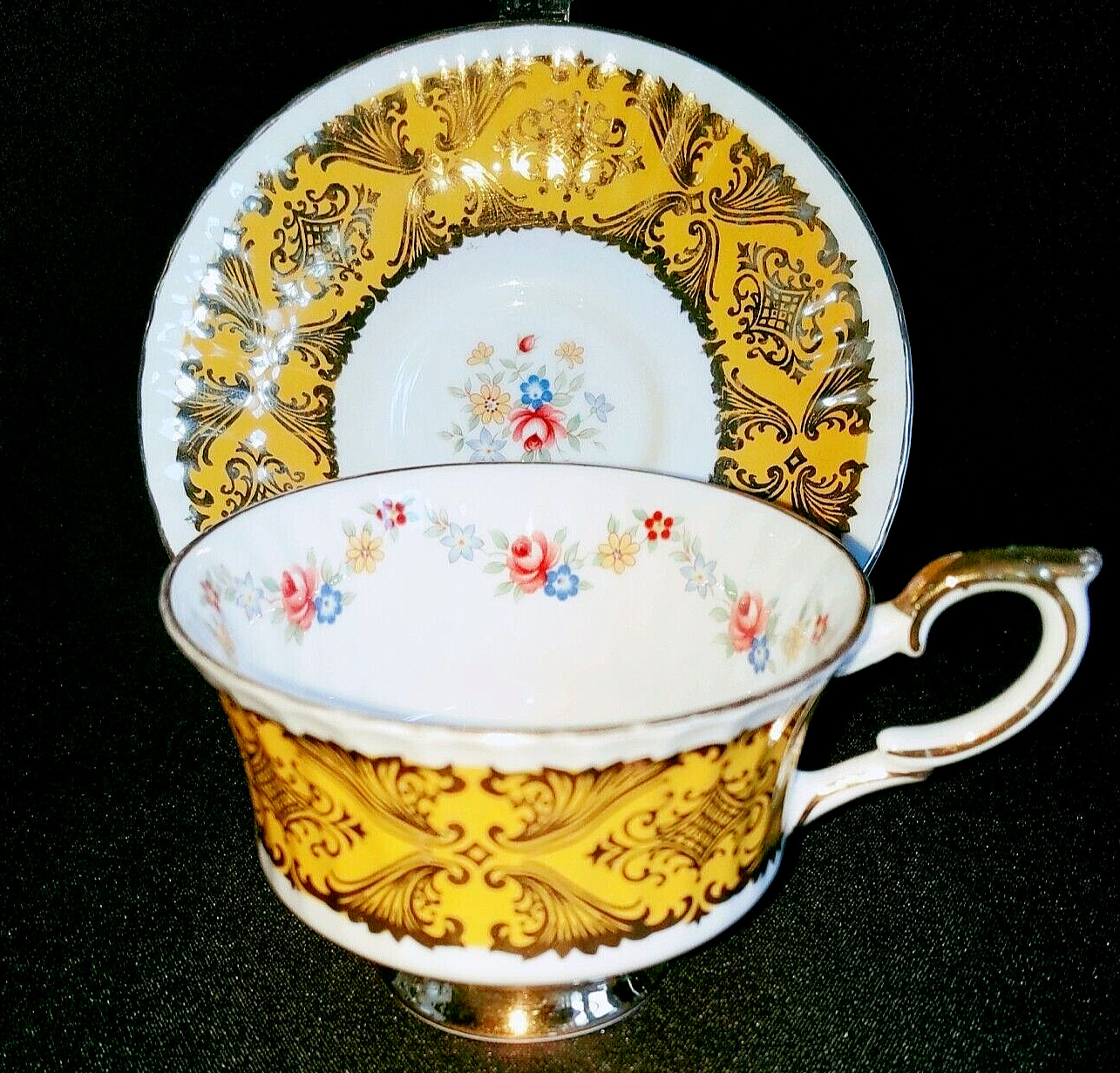 PARAGON PEMBROKE YELLOW Footed Porcelain Tea Cup & Saucer 24K Trim