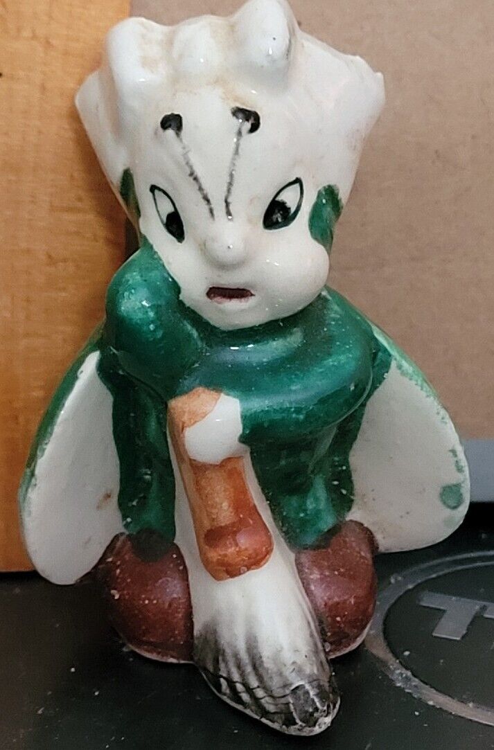 Vintage LADY BUG SWEEPING CLEANING ceramic figurine MADE IN JAPAN