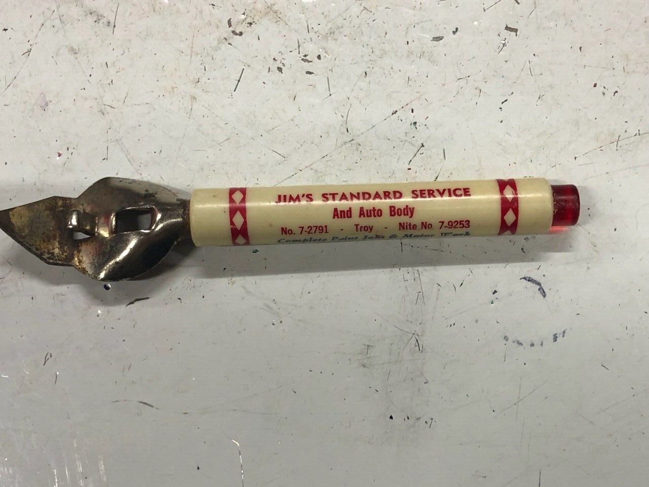 Vintage JIM\'S STANDARD SERVICE & AUTO BODY Advertising Bottle Oil Can Opener GAS