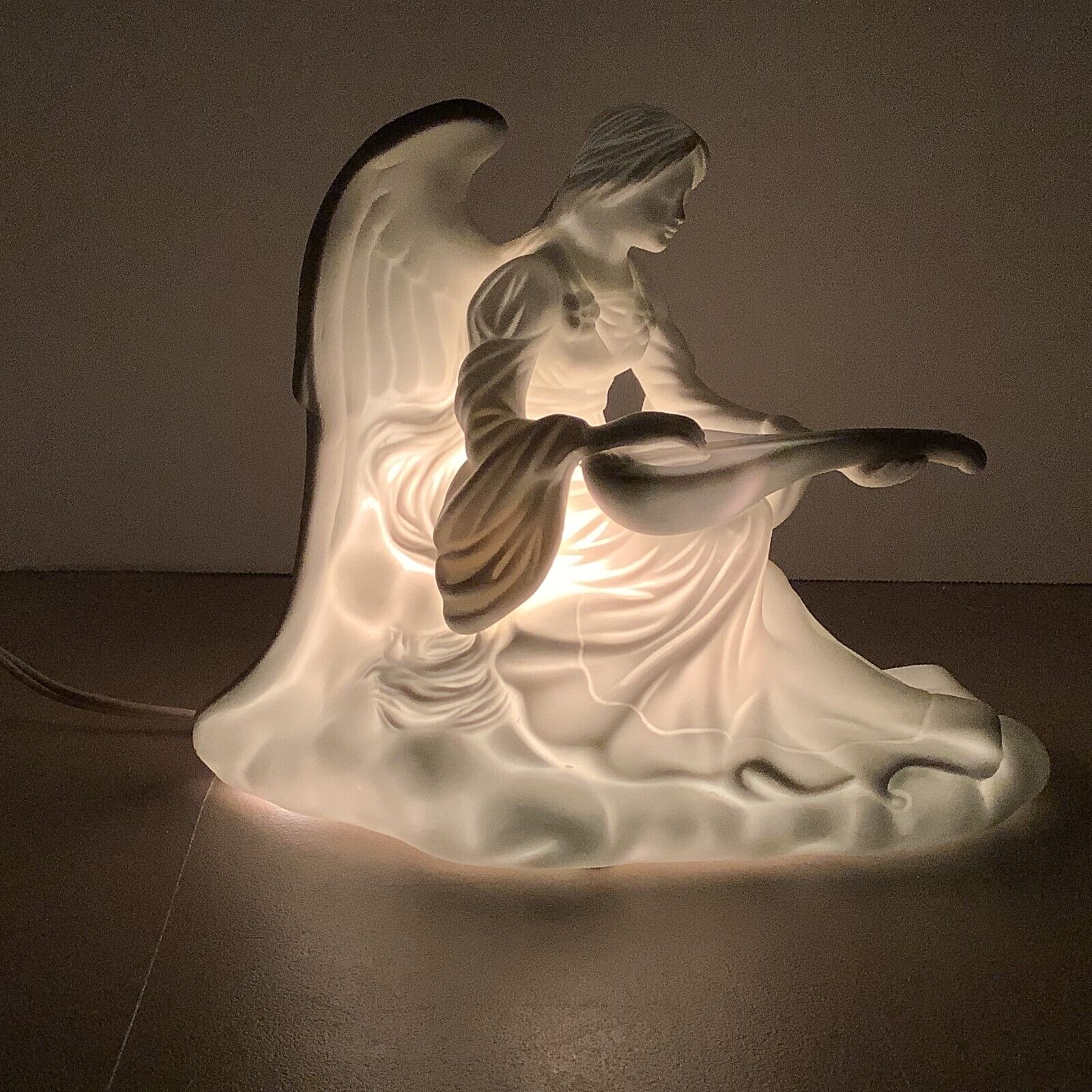 Vintage Avon May 1998 Angelic Light Porcelain Angel Elegant Lighted Figurine