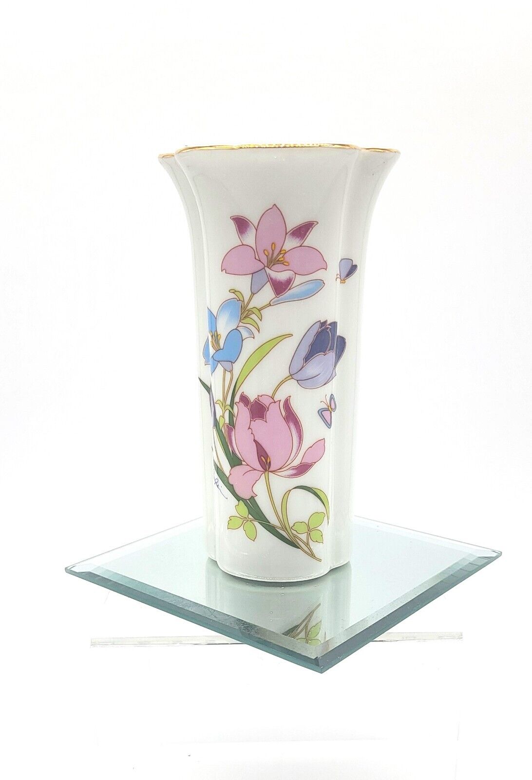 Le-go Fine Quality Porcelain Floral Vase Butterflies Tulips Lilies Japan Cottage