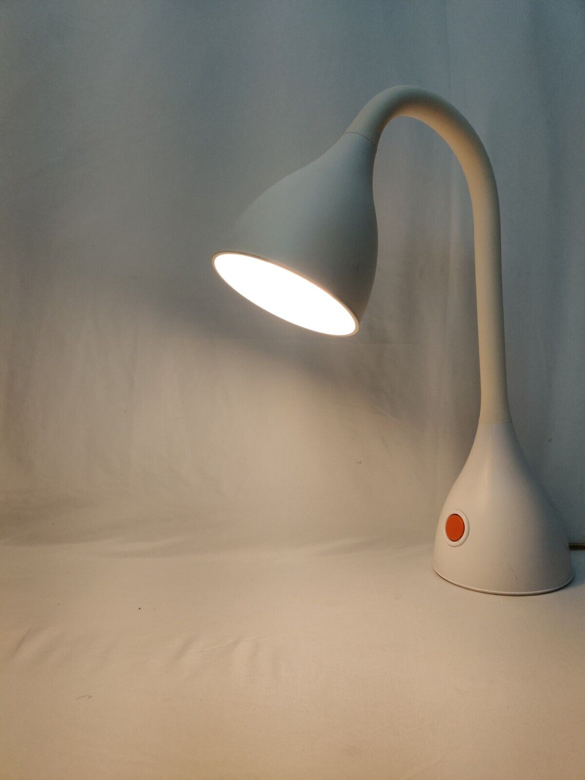 MICHAEL GRAVES POST MODERN GOOSENECK LIGHT LAMP Vintage White Multi-Directional