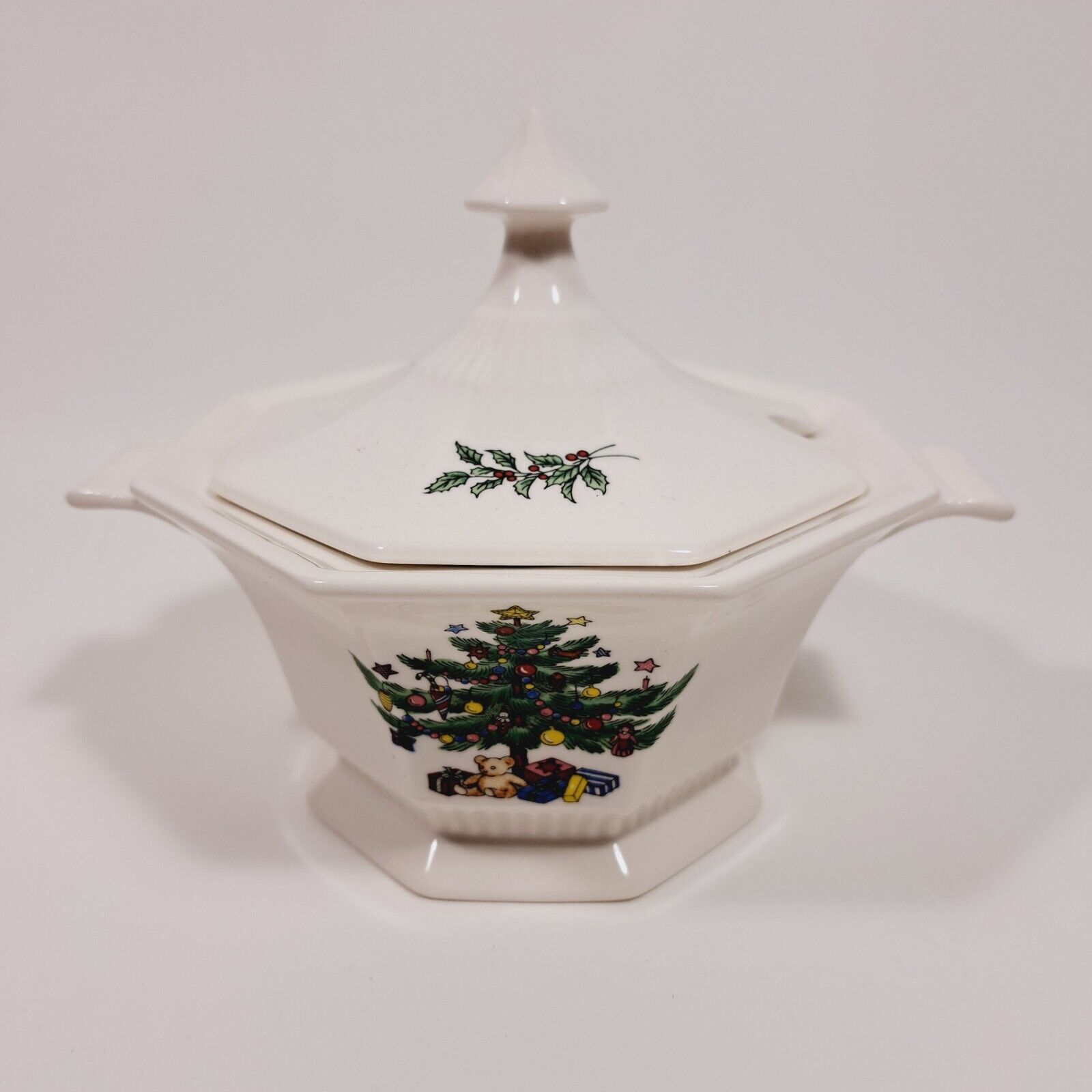 NIKKO CHRISTMASTIME Octagon Sauce Gravy Boat with Lid ~ Japan ~ Retired