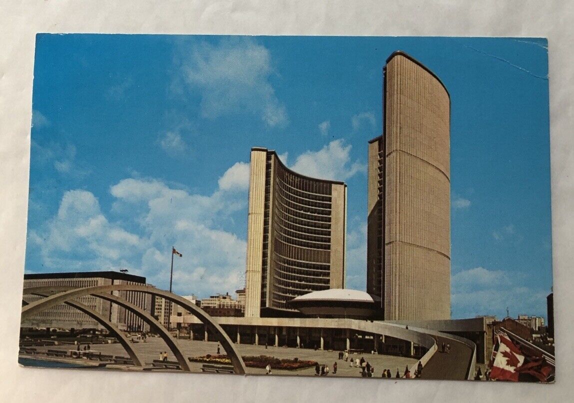 The New City Hall Toronto, Ontario, Canada. Postcard (B2)