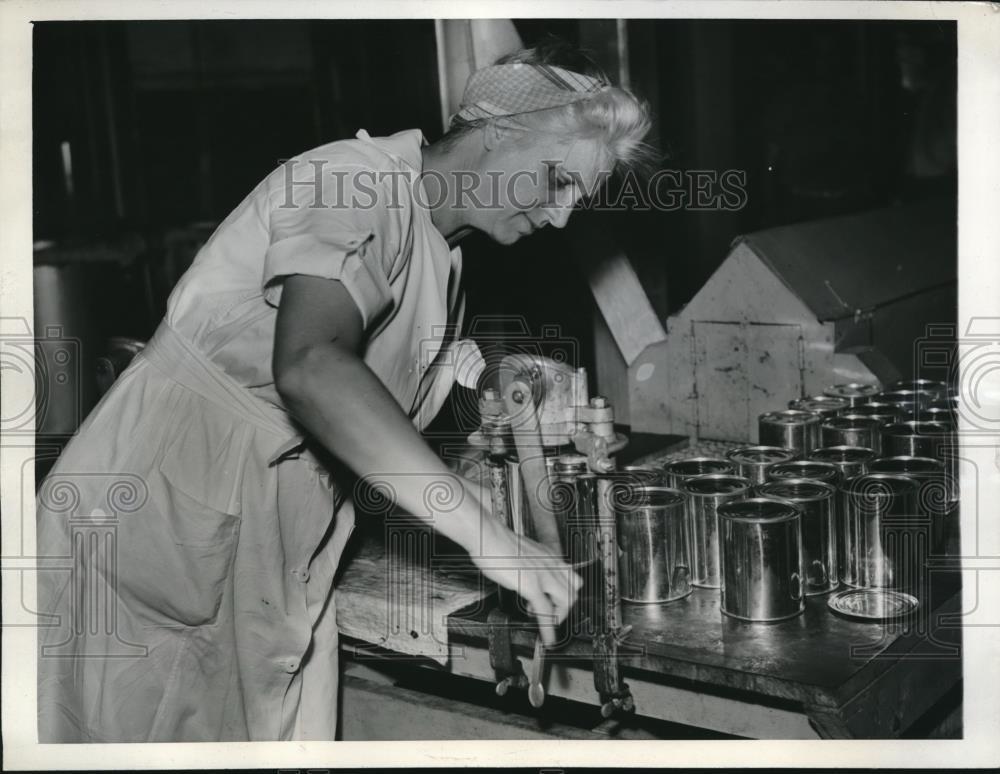 1943 Press Photo Co-Op Canneries in Southern Illinois Towns Operate 24 Hours