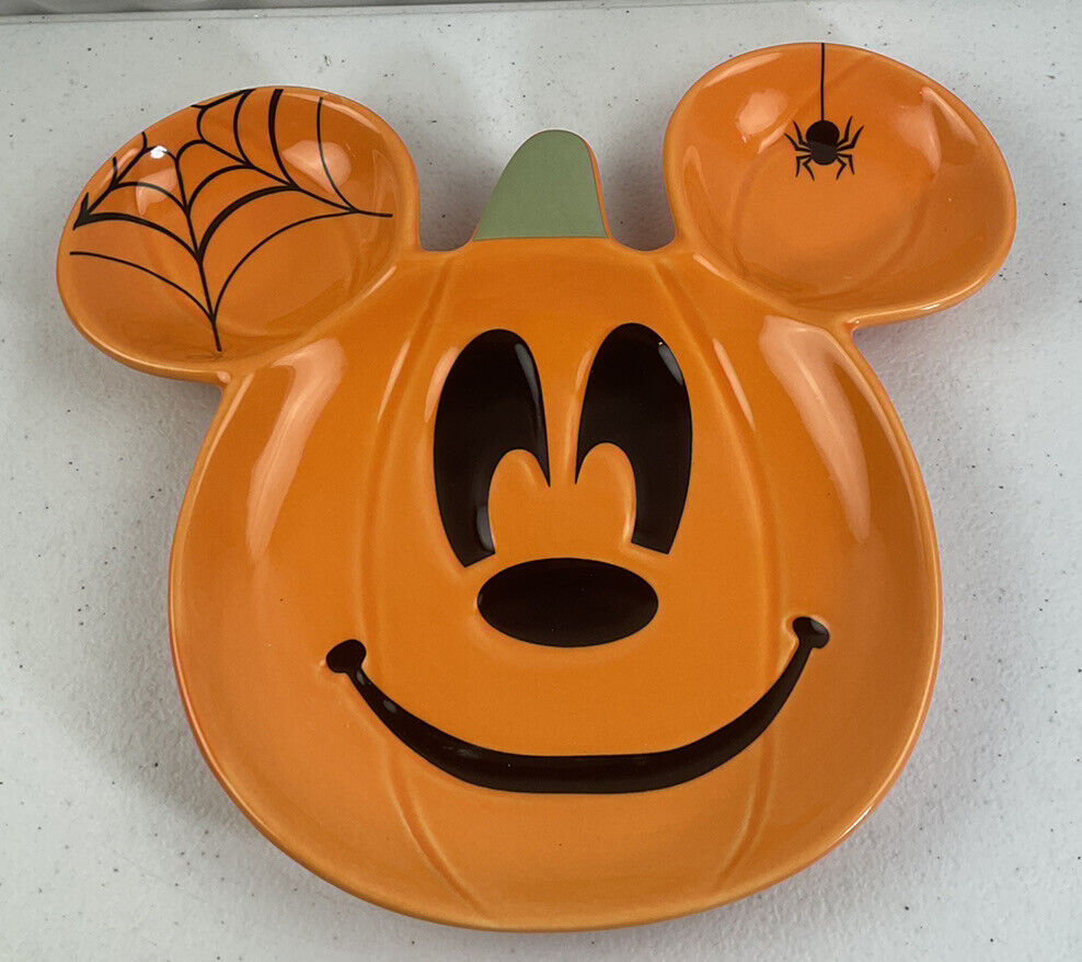 Disney Halloween Mickey Mouse Pumpkin Figure With Cobwebs And Spider Plate