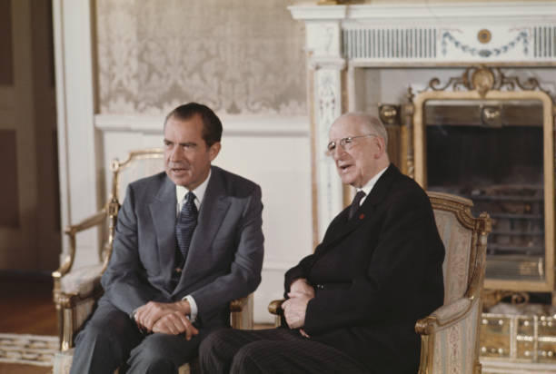 Richard Nixon sits with President of Ireland Eamon de Valera 1970 OLD PHOTO