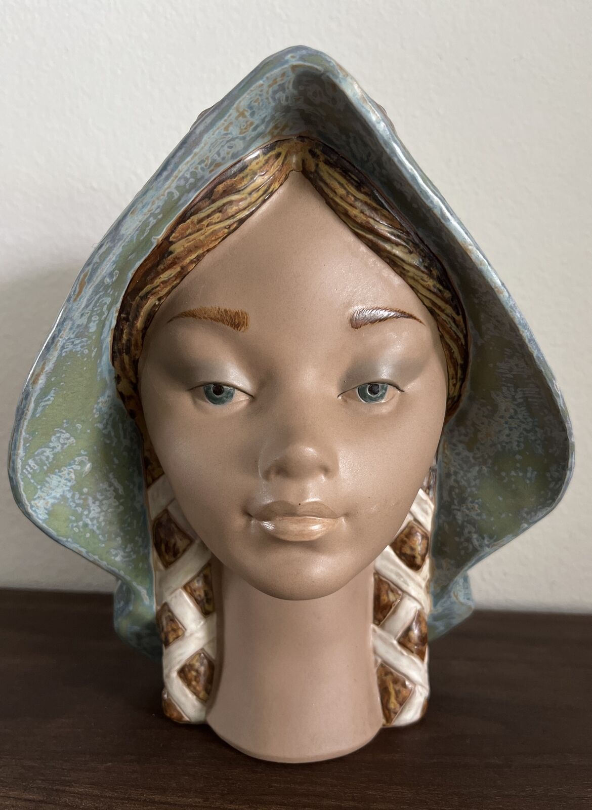 1976 Lladro  Girl\'s Head Bust Figurine #4946 Spanish Porcelain Senorita, Vintage
