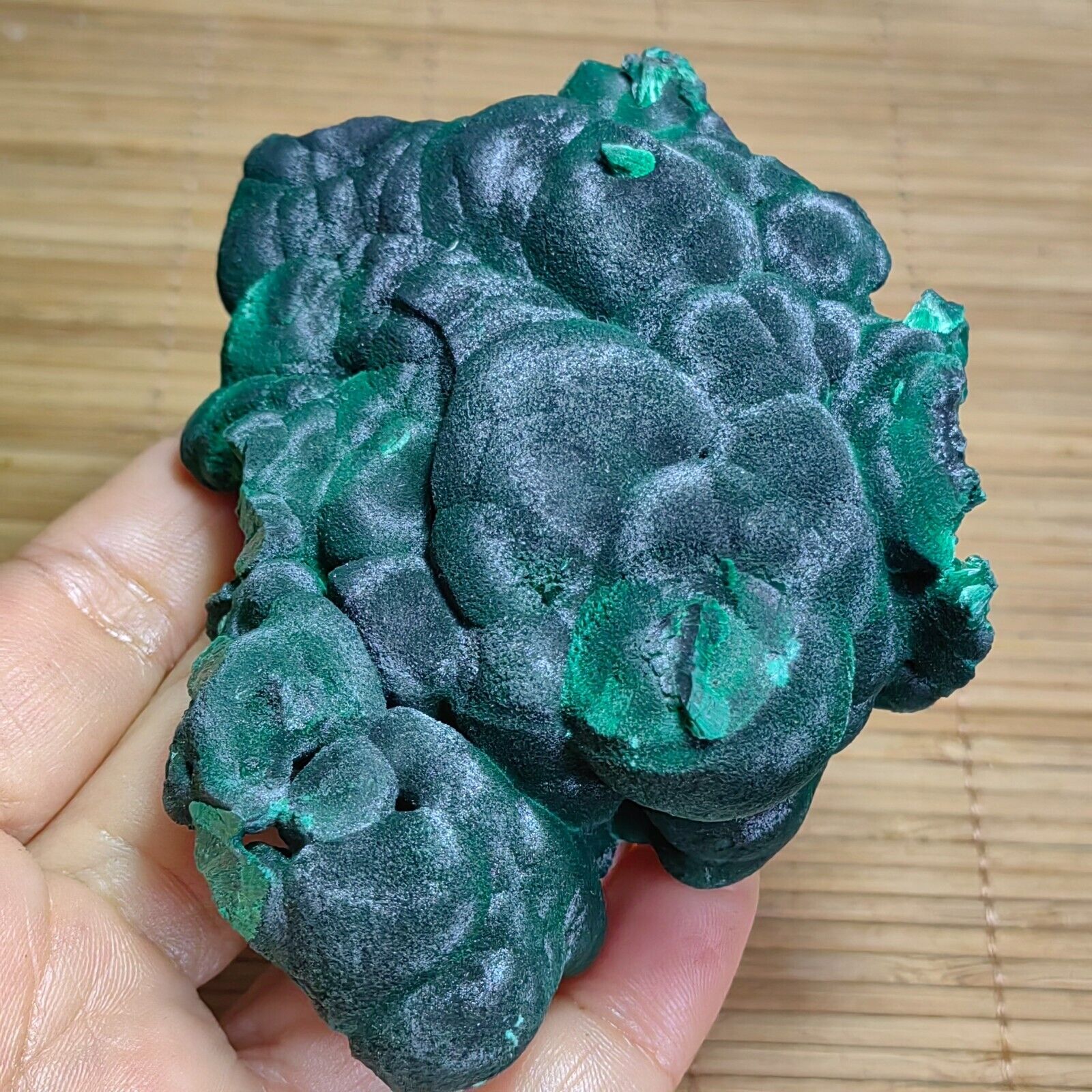 183g Natural glossy Malachite coarse cat\'s eye cluster rough mineral sample 991