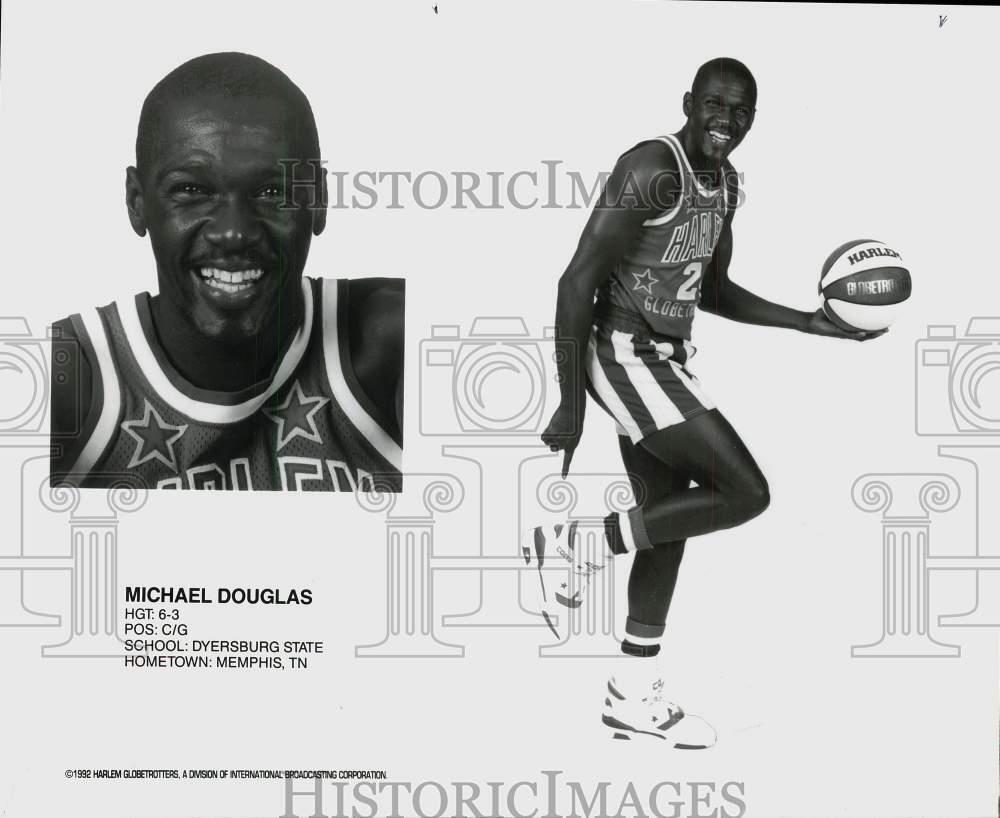 1992 Press Photo Harlem Globetrotters Basketball Player Michael Douglas