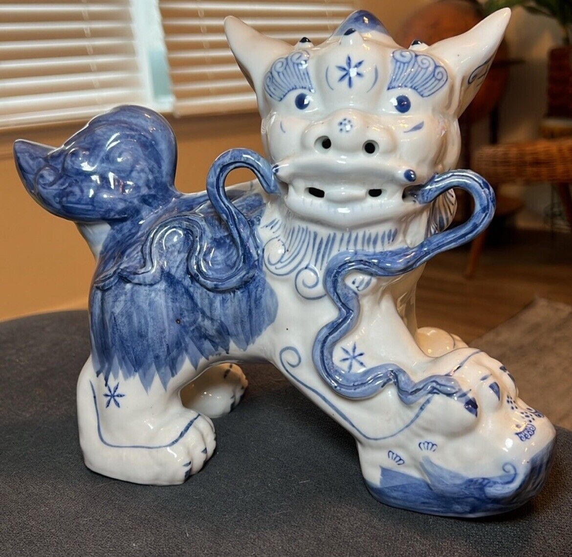 Vintage Chinese Blue and White Porcelain Chinoiserie Foo Dog EXCELLENT CONDITION