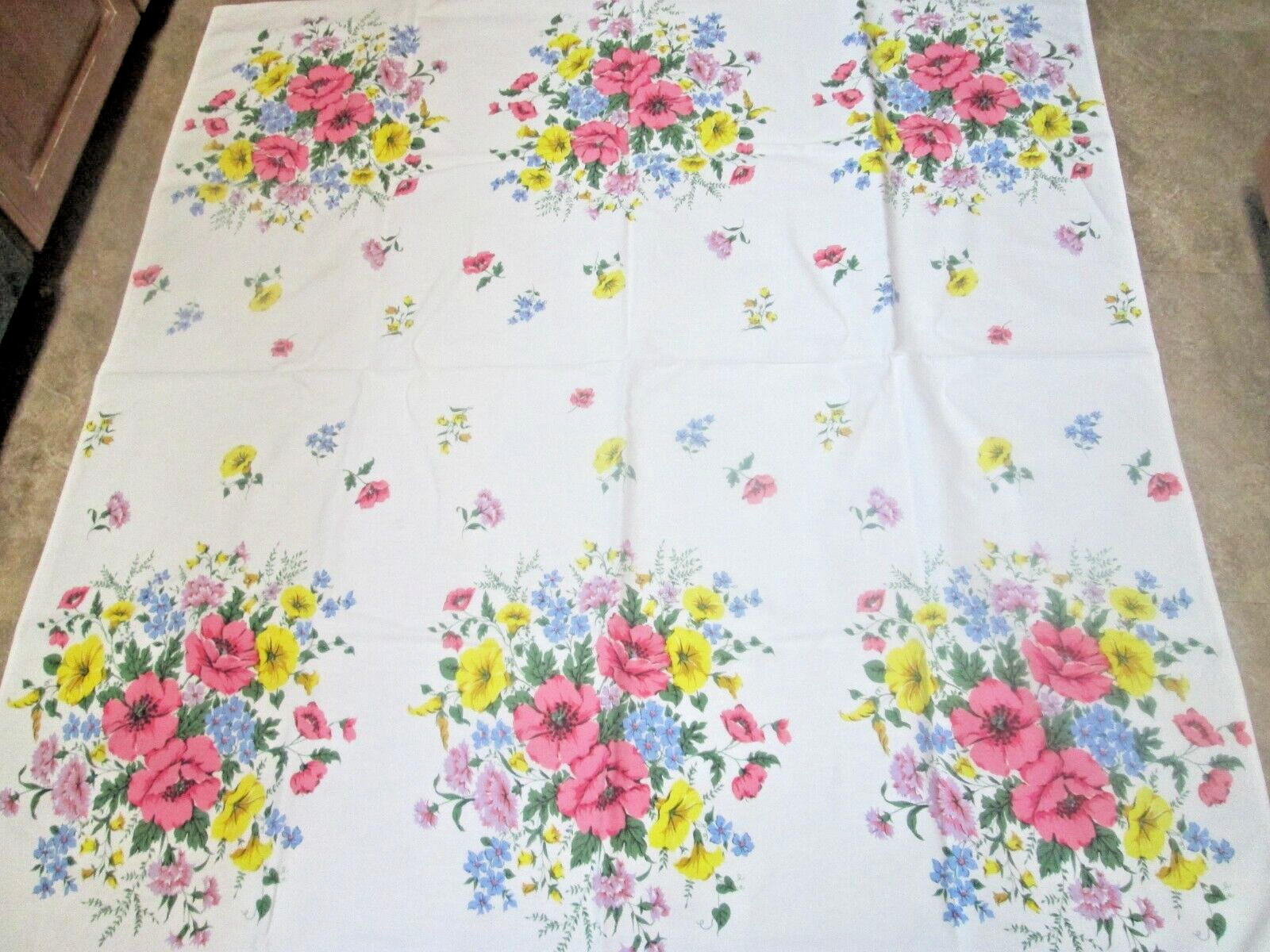 Vtg Summer Flowers Tablecloth Pinks/Yellow/ Blue/ Lavender/Green 48x50 A++Cond