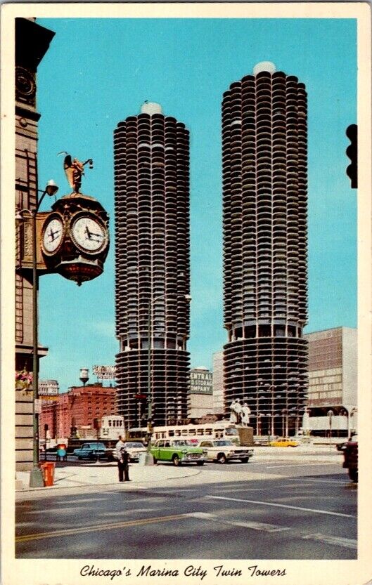 Vintage Postcard Marina City Twin Towers Chicago IL Illinois 1967          J-514