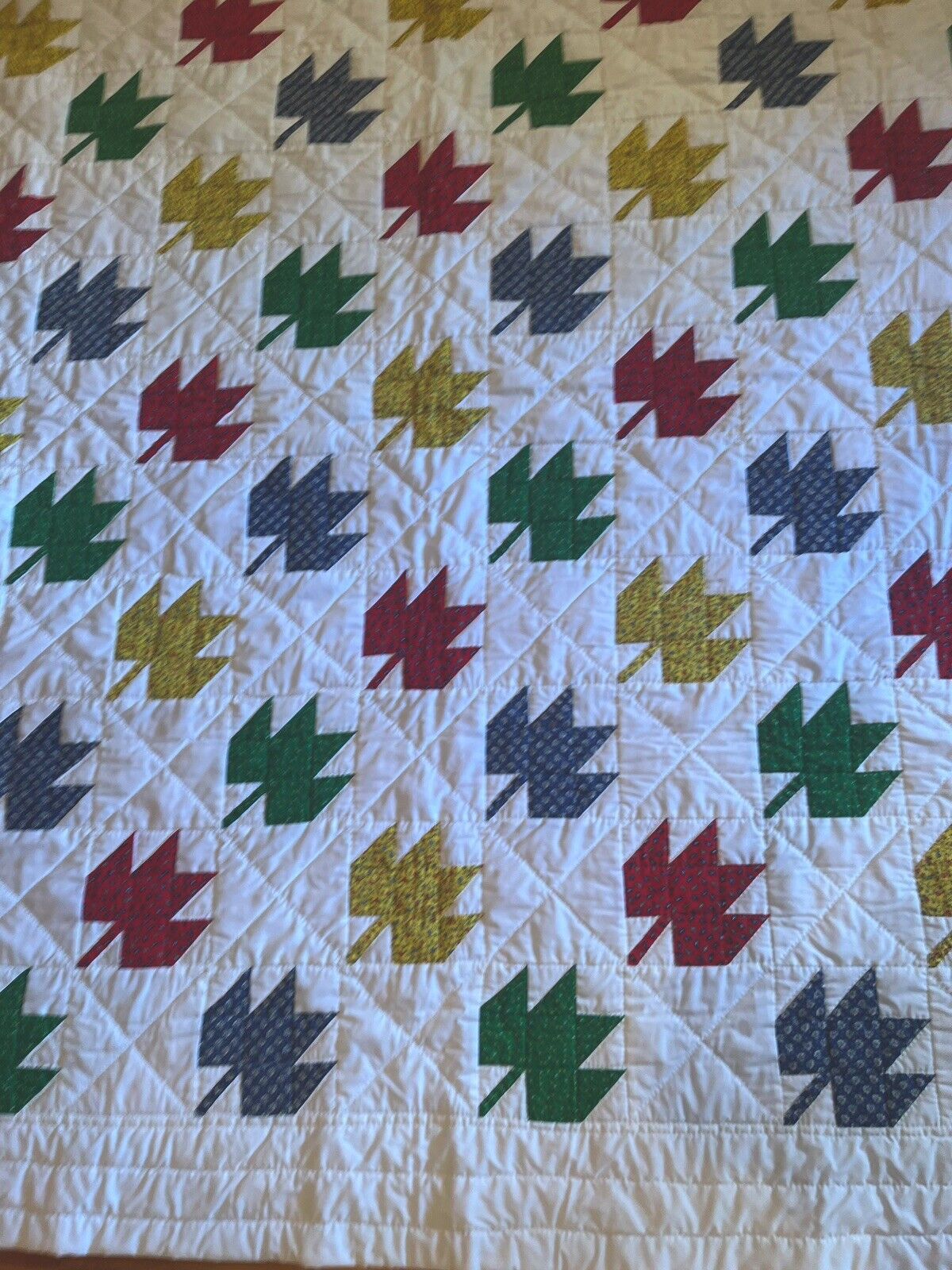 Vintage HANDMADE MAPLE LEAF QUILT~86” x 74”-Queen/King All Cotton~PERFECT CONDIT