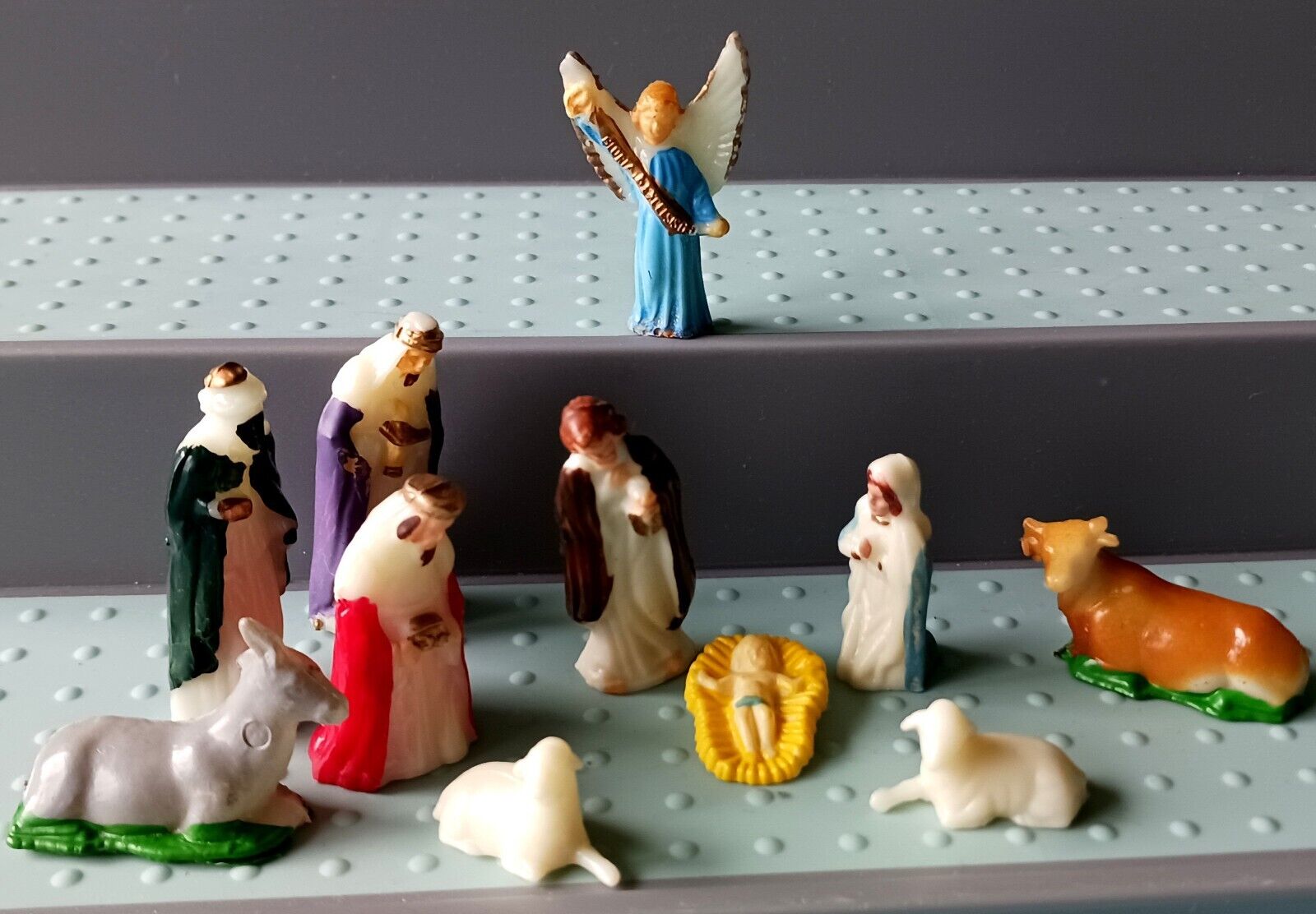 Lot Of 12 VTG Hard Plastic Mini Nativity Christmas Figures For Diorama Or Crafts