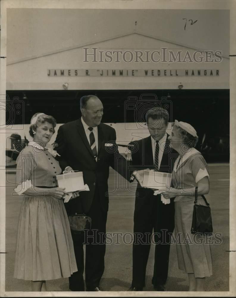 1959 Press Photo Mrs. Walter Wedell & company at New Orleans Airport ceremonies