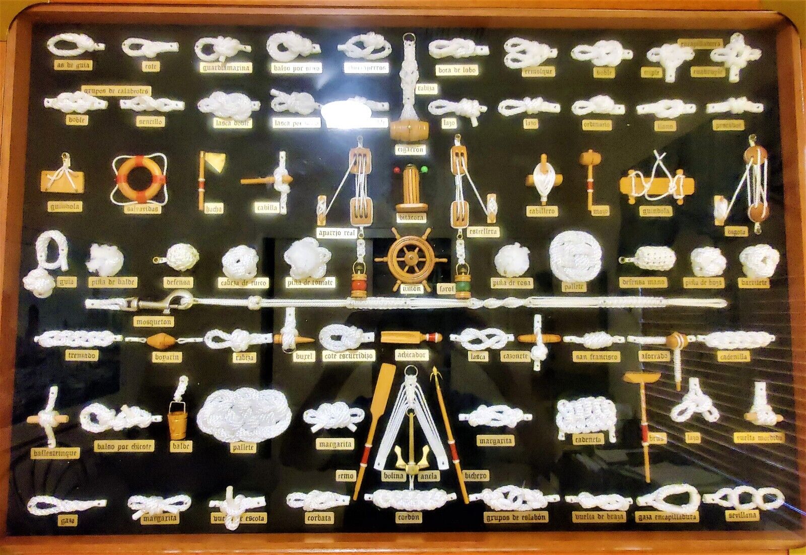 RARE SPAIN IMPORT. Unique Knots and 5* Nautical Items Framed In Wood Shadow Box