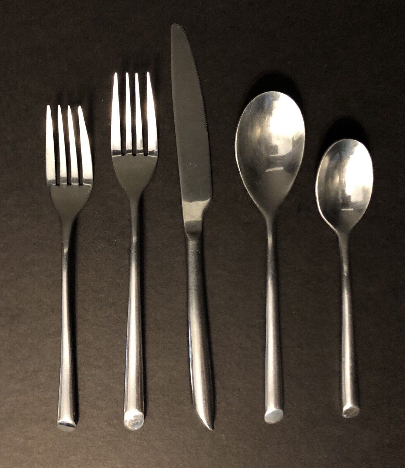 TOWLE STAINLESS FLATWARE 5 Piece Place Setting - WAVE Pattern