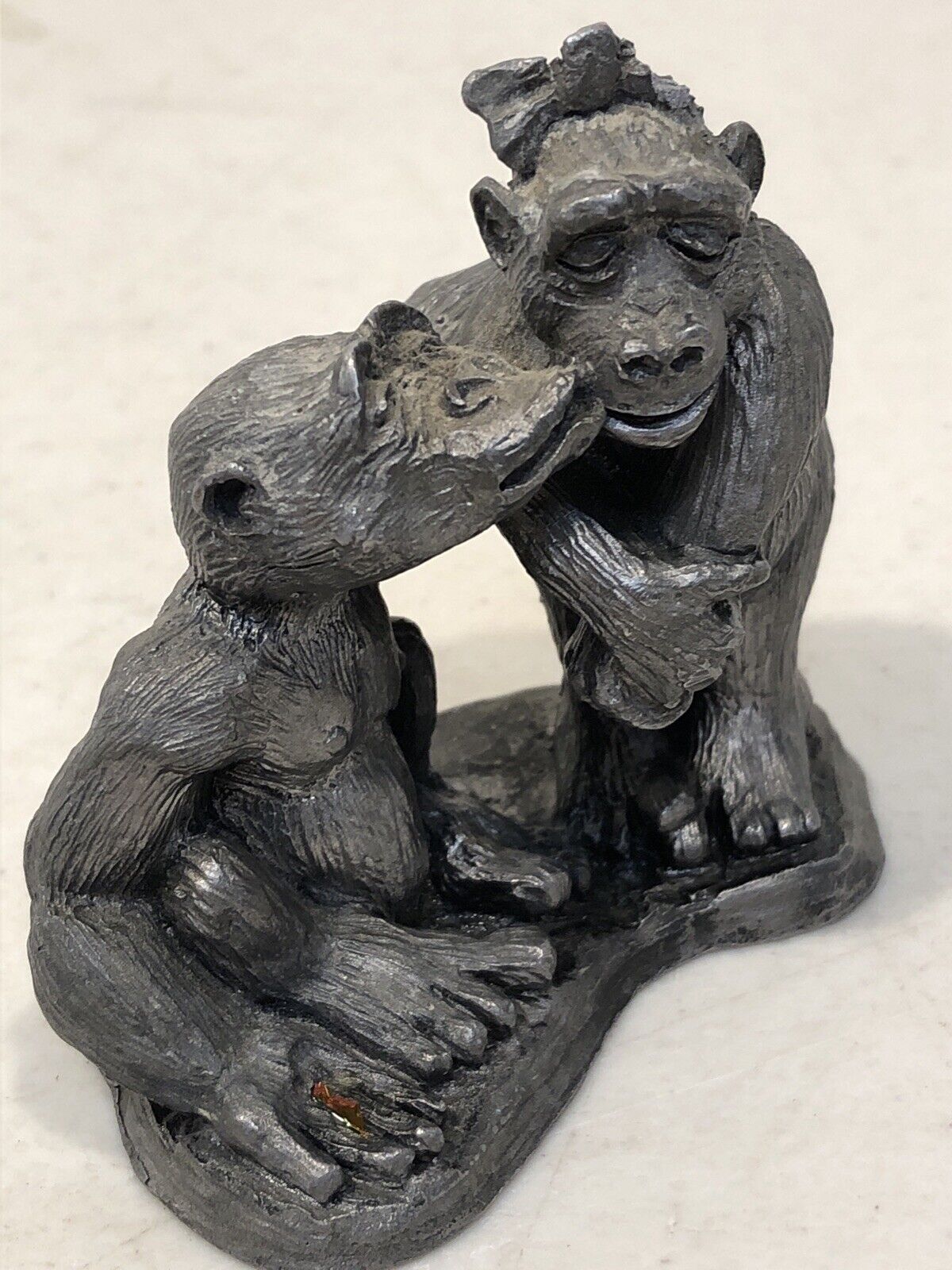 Michael Ricker Pewter Figure Kissing Monkeys Limited Edition 1236/1600