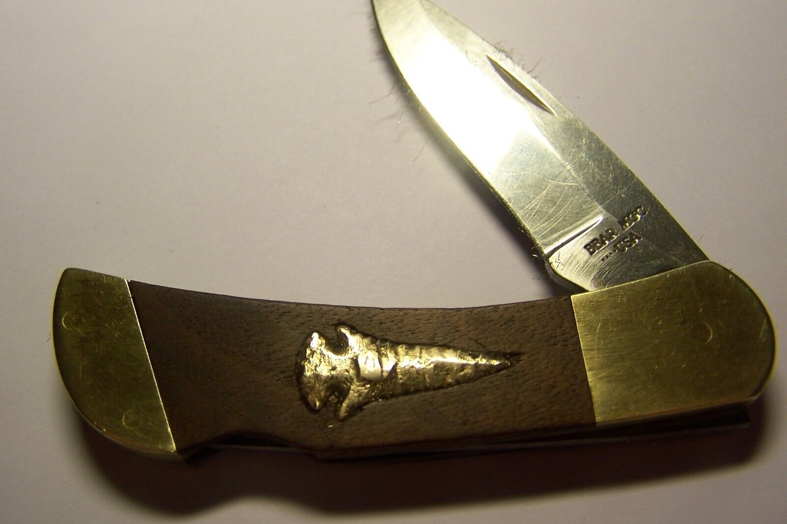 BEAR MGC KNIFE WITH 14K GOLD ARROWHEAD INLAY 3 GM GOLD AGEE CRENSHAW SITE