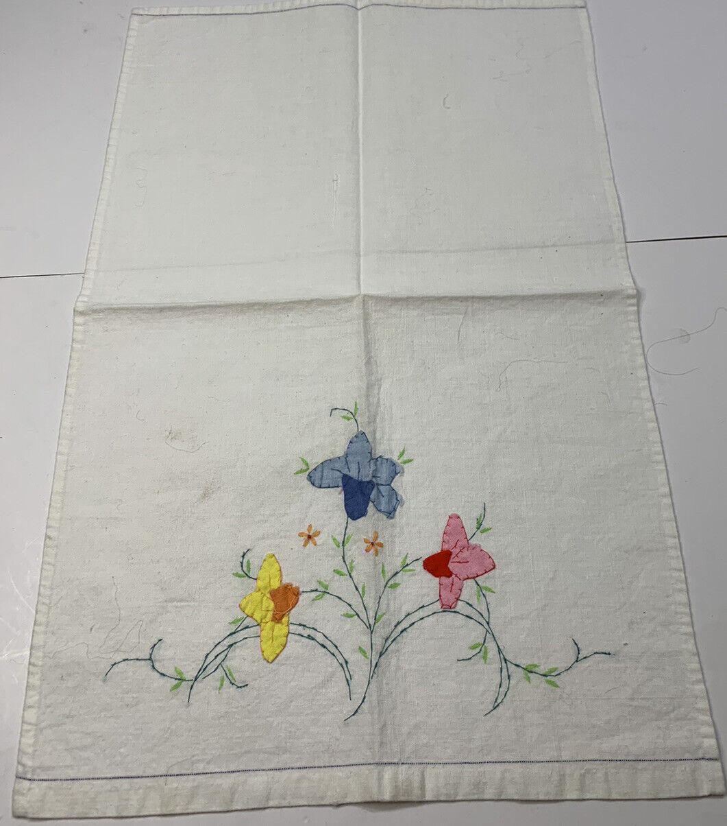 Vtg Guest Towel Floral Applique & Embroidery 12” x 18” Pastel Tulips Flowers