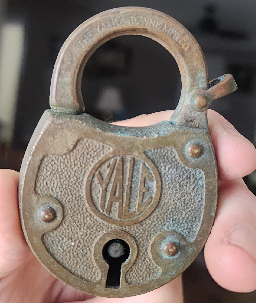 VINTAGE THE YALE & TOWNE MFG. CO. BRASS PADLOCK MADE IN USA  LOCK NO KEY