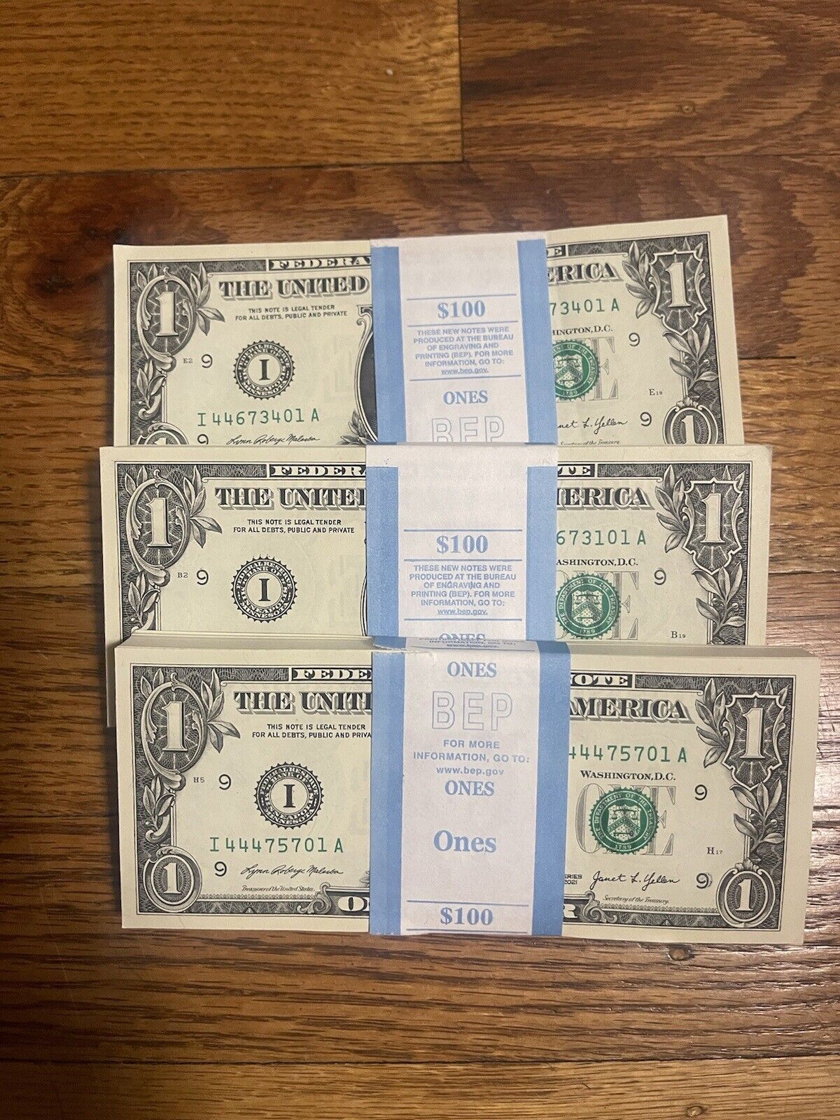 NEW CRISP Uncirculated ONE Dollar Bills  $1 Sequential Bank Notes Lot of 300