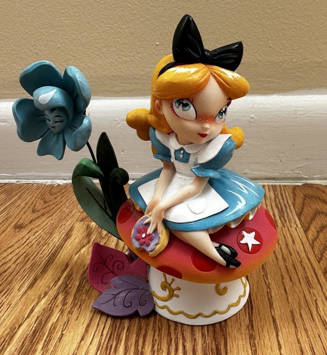 The World of Miss Mindy Disney Showcase Collection Alice in Wonderland 6001035