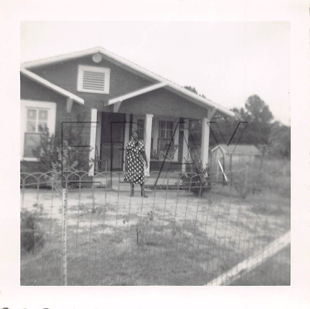 Old Photo Snapshot African American Front House Vintage Portrait 7A5