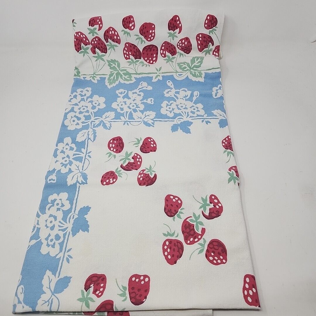 SWEET VINTAGE 1950\'S TABLECLOTH BRIGHT RED STRAWBERRIES Cotton 48\